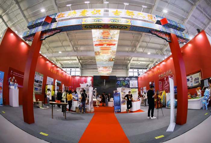 首钢园1号馆中的西城文旅服务专题展展区。西城区供图