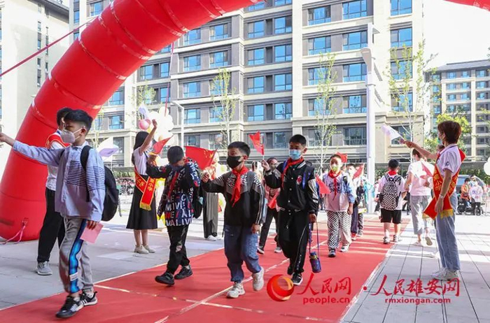 雄安容和海棠小学开学现场。李兆民摄