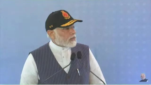 莫迪出席印度首艘国产航母服役仪式。图/莫迪社交媒体视频截图