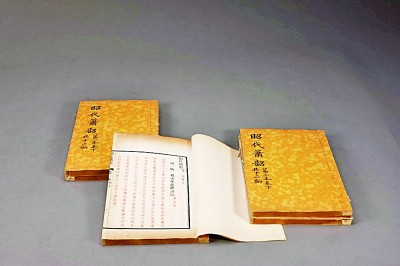     故宫博物院现藏清宫戏本1万多册。图为院藏《昭代箫韶》剧本。作者供图