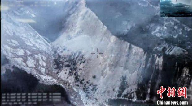 地震中受损的山体。　腾盾科创供图