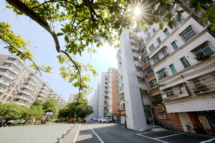 △改造后的浈江区锦园小区面貌焕然一新。