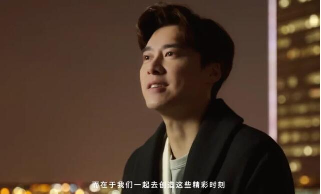 　　图10：人头马X.O代言人李易峰通过花絮视频分享他对“久闻不久等”的看法