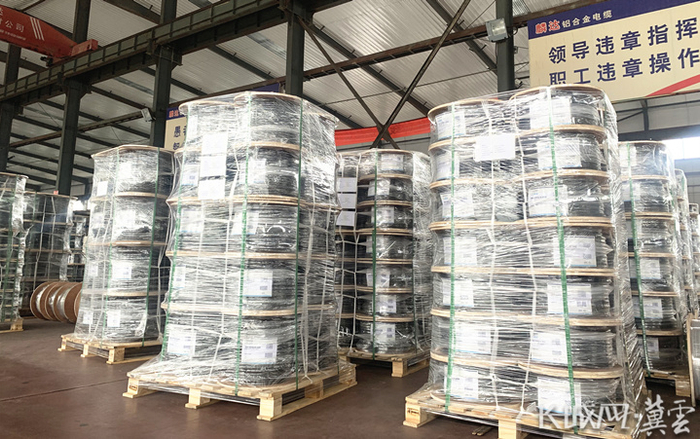 打包好的铝合金电缆等待物流车装运。长城网·冀云客户端记者 刘俐验 摄