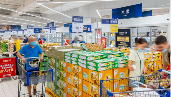 （图：家乐福会员店上海南翔店商品丰富多样）