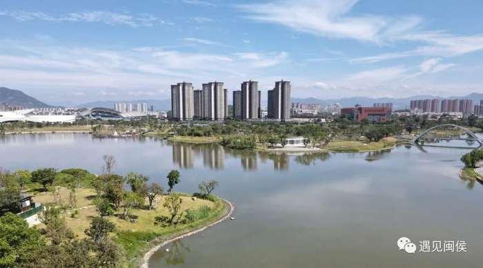 旗山湖青春创客天地位于福州大学城中心共享区旗山湖公园。