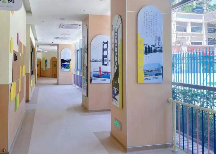 ▲走廊里，和不同的“桥”说：“你好！很高兴认识你”