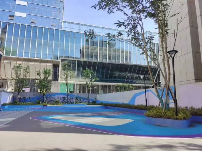 ▲宽敞缤纷的操场