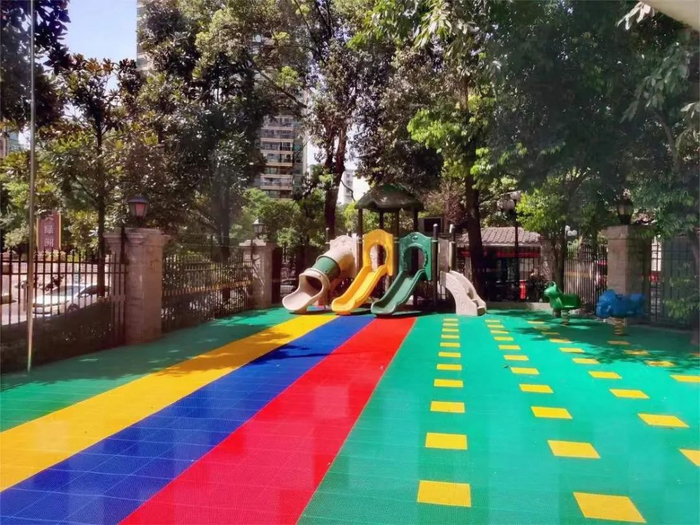 ▲宽大敞亮的操场