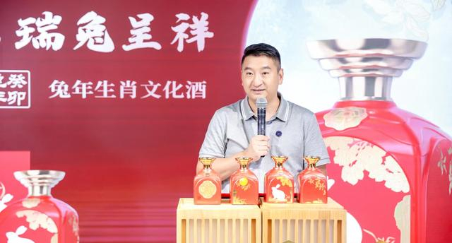 宝酝集团创始人、董事长兼总裁、天塞酒庄联席董事长李士祎发言。受访者供图