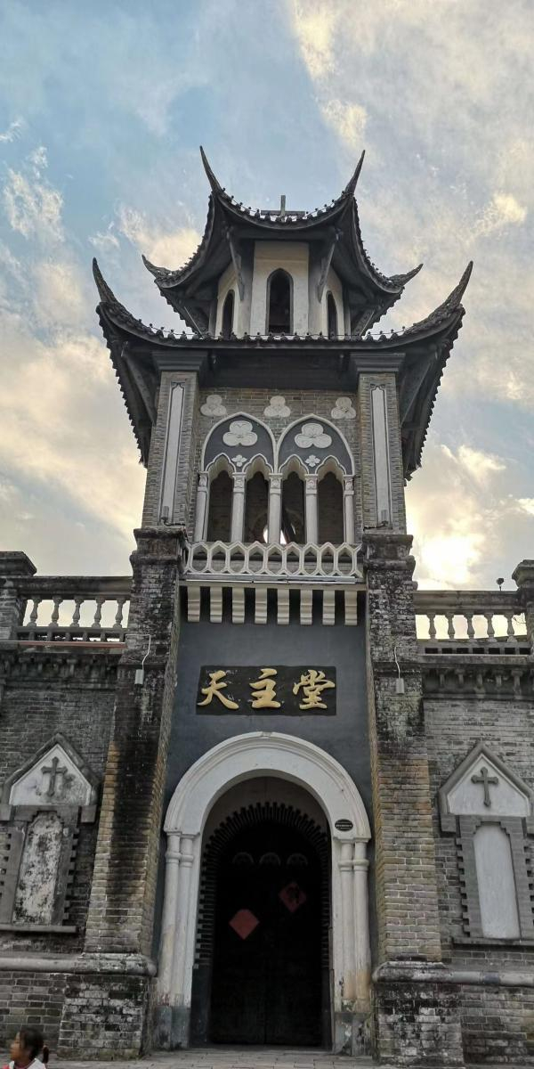 磨西古镇天主教堂。
