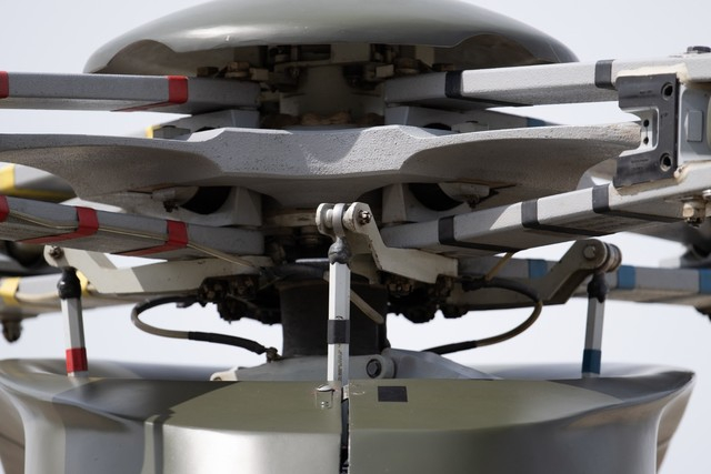 直升机桨毂与旋翼驱动结构