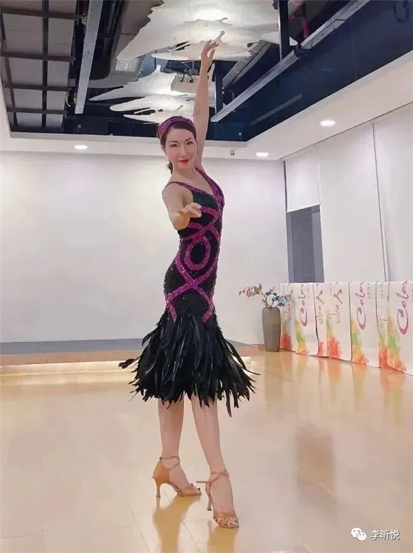 　　拉丁舞老师昕悦