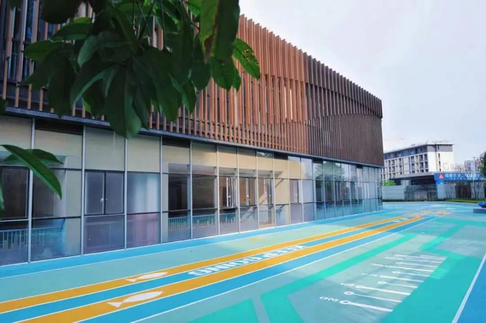 ▲在阳光下自由的奔跑、和小伙伴们一起享受快乐的童年