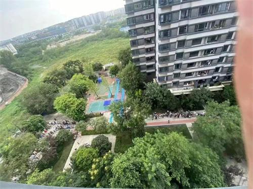 9月2日下午，成都武侯区某小区进行核酸检测（受访者供图）