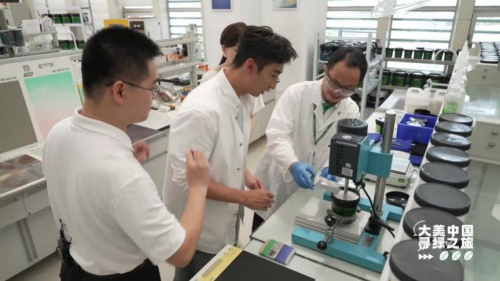 　　武大靖和常婷体验艺术漆配方