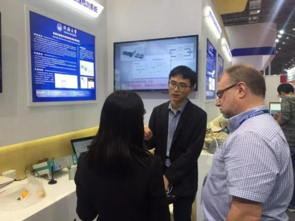 同济大学参展工博会现场。