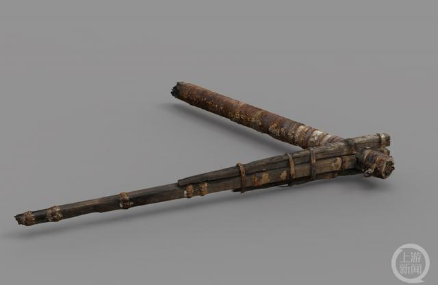 ▲出水船舵。图片来源/上海市文物局