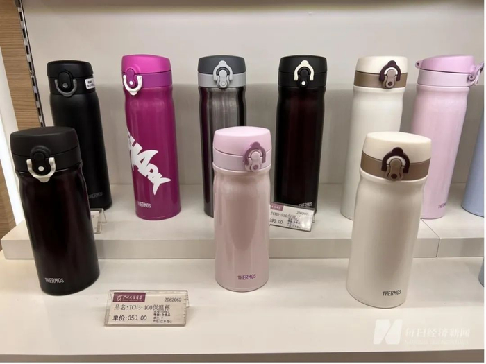 德国膳魔师售价超过300元的保温杯 图片来源：每经记者 王帆 摄