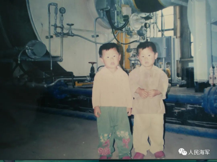 ▲幼时合影