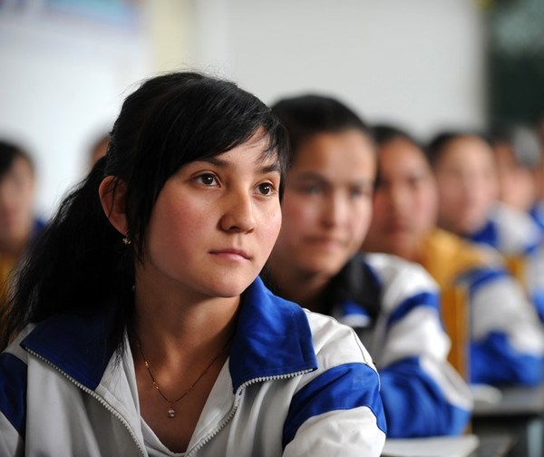 　　图2：春蕾女孩上学