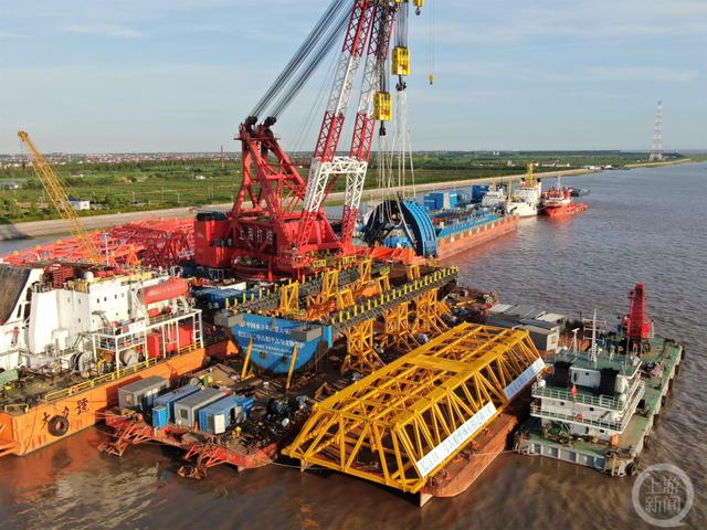 ▲纵梁端板组装。图片来源/上海市文物局