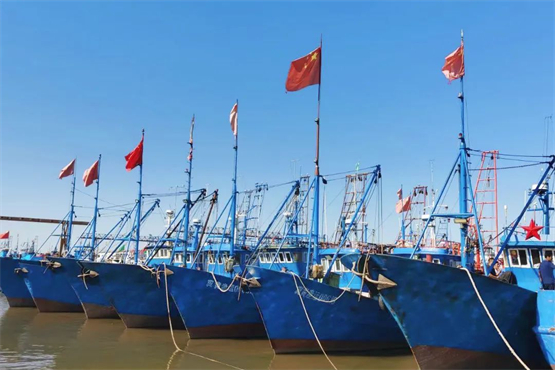 　　小镇不远处便是海