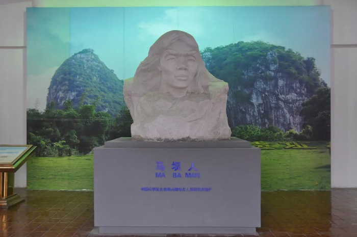 马坝人雕像（来源：曲江博物馆）