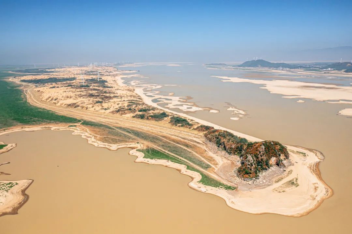 9月6日，航拍瓢头山、松门山和吉山山脉。摄影：张小林