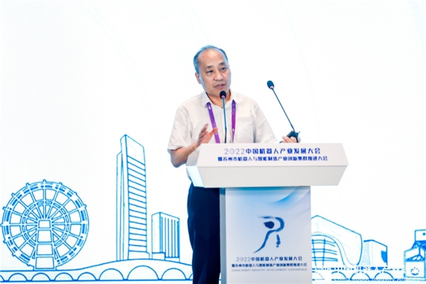 　　俄罗斯工程院外籍院士、苏州大学机电工程学院院长孙立宁做“多学科融合促进智慧医疗健康技术创新发展”的主题报告