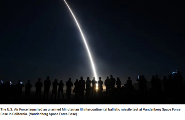 美军试射“民兵3”洲际导弹 图源：加州范登堡空军基地