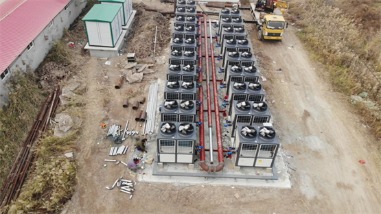 　　安装师傅赶工中