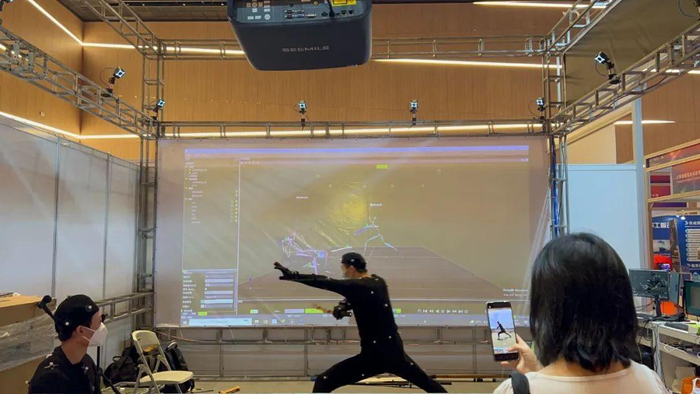 　　现场武术演员展示