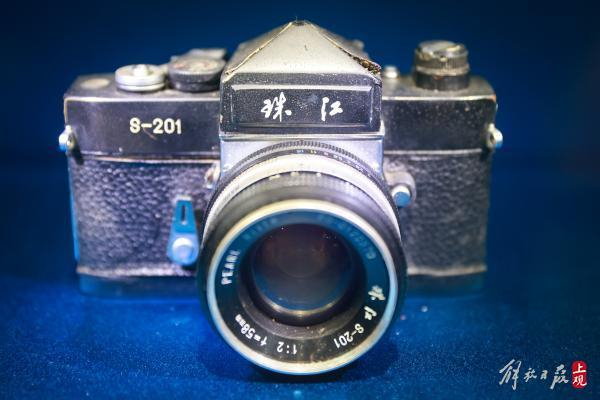 上世纪六十年代的珠江牌S-201型相机。