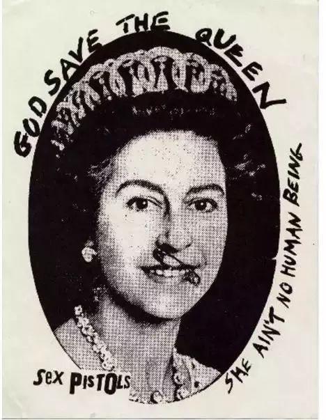  1977年《天佑女王》专辑海报上写着“她根本不算人类”