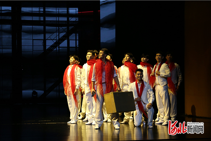 原创大型民族舞剧《红旗》剧照。吉林市歌舞团供图