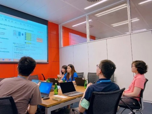 　　图:李文雄一行与博世中国代表深入交谈