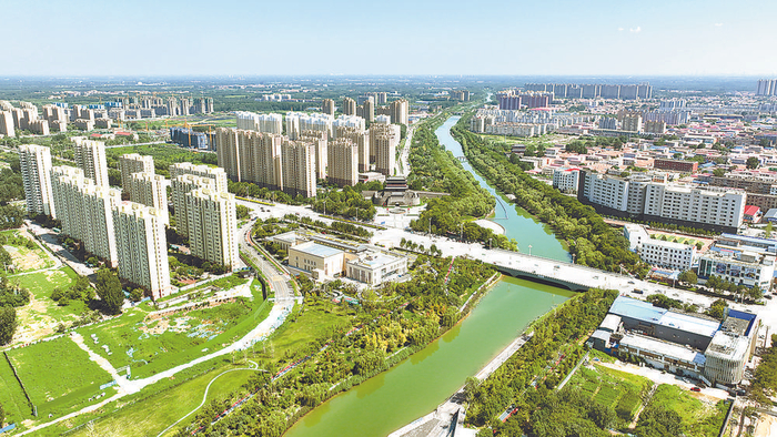     位于霸州市内的牤牛河穿城而过。本报记者 贾珺 摄