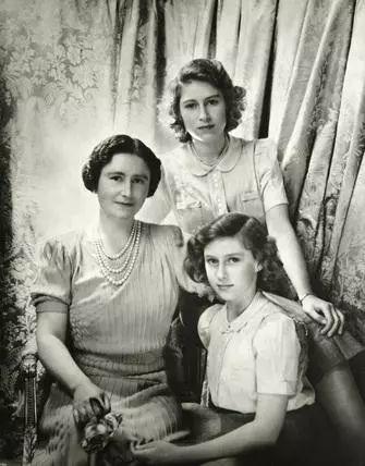 伊丽莎白和母亲以及妹妹玛格丽特公主