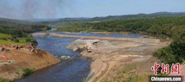 关门嘴子水库工程导截流现场。　王白石 摄