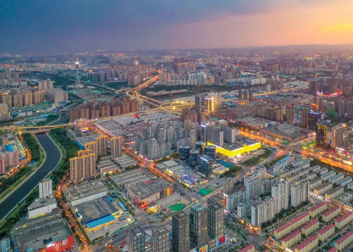 航拍夕阳余晖下郑州郑东新区&nbsp;图/图虫创意