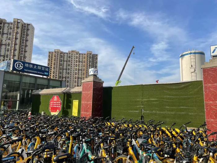 项目现场紧邻太阳宫地铁站 每经记者 王佳飞 摄