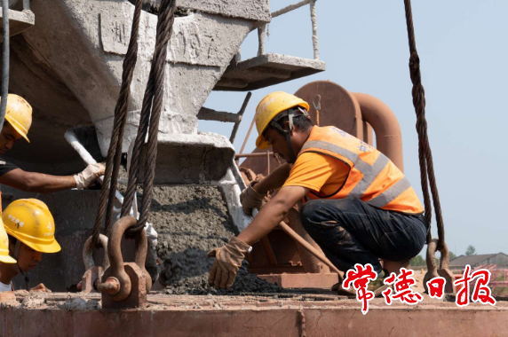 益常高速公路扩容工程建设现场。