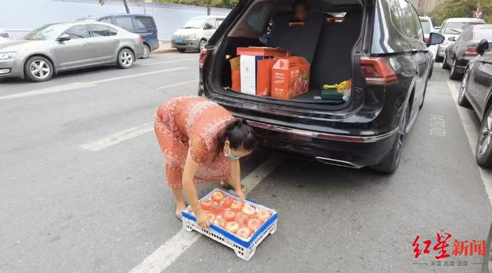 ↑苏敏为家人购买中秋礼物 苏敏抖音短视频截屏