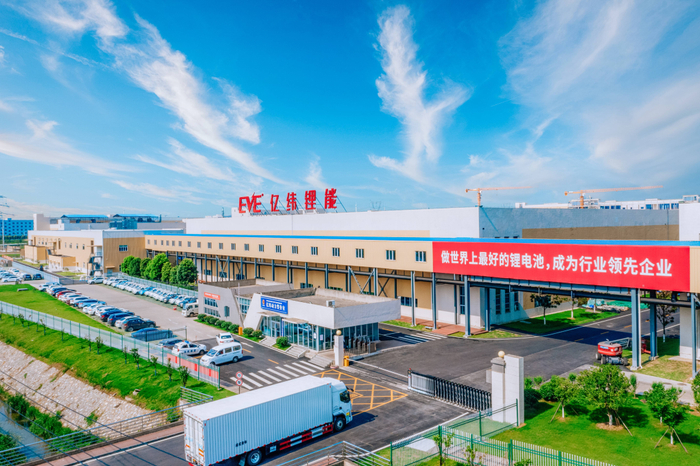 亿纬动力厂区一角。该企业是国内排名前三的锂离子动力电池制造商。（资料照片）