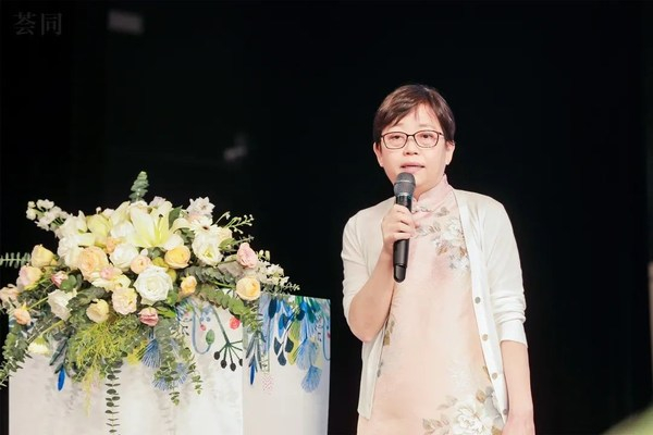 　　苏州荟同学校创校执行校长 Jessie Toh 在开学典礼致辞