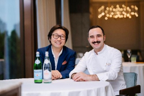 　　圣培露与普娜品牌挚友吕杨，DA VITTORIO SHANGHAI行政总厨Stefano Bacchelli
