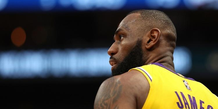 当詹姆斯太阳照亮菲尼克斯夜空球队命运悄然改变