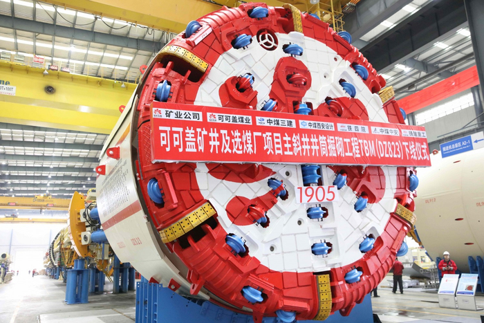 中煤矿建集团在可可盖煤矿大断面斜井TBM施工中创造月最高进尺达812