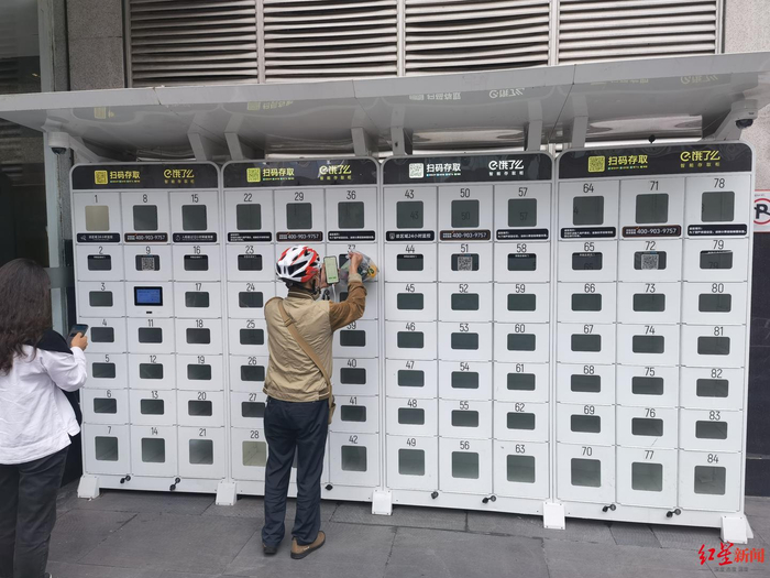 ↑成都时代广场外卖取餐柜